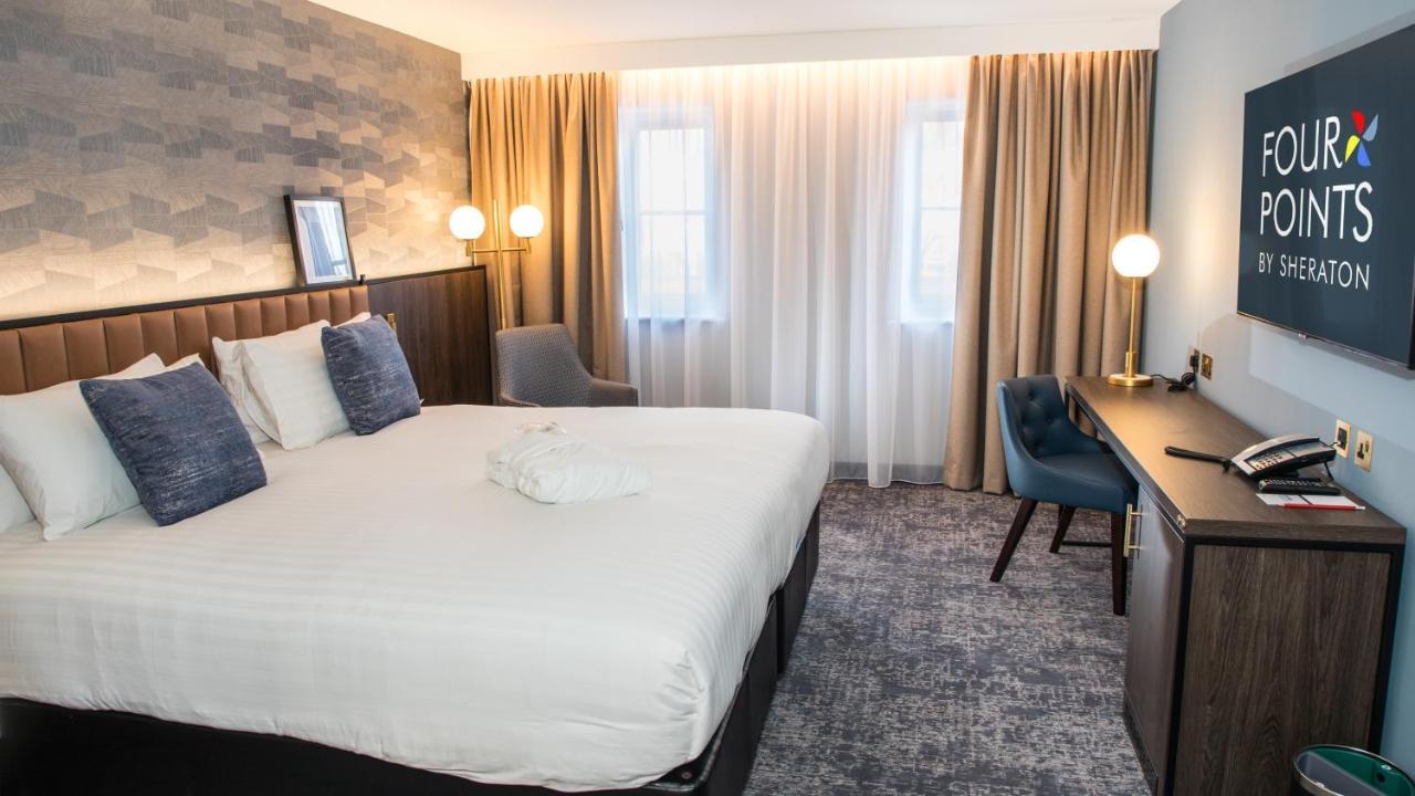 Four Points By Sheraton London Gatwick Airport 霍利 外观 照片