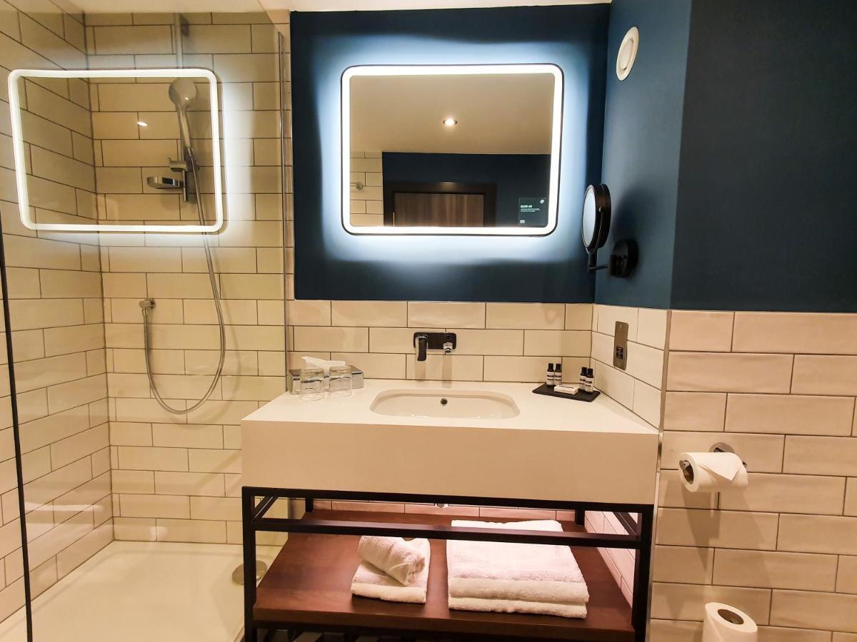 Four Points By Sheraton London Gatwick Airport 霍利 外观 照片