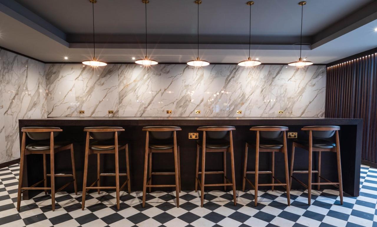 Four Points By Sheraton London Gatwick Airport 霍利 外观 照片