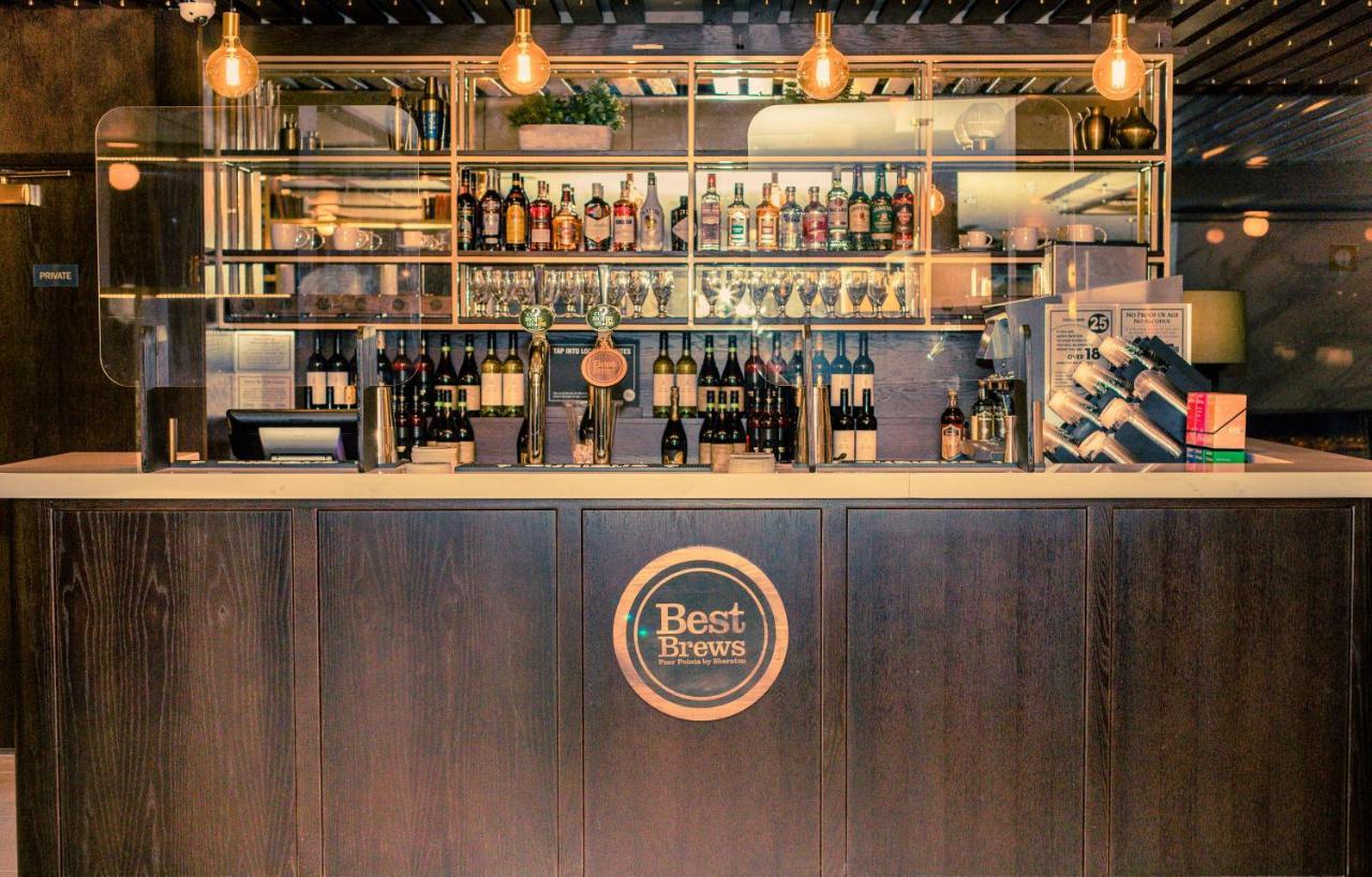 Four Points By Sheraton London Gatwick Airport 霍利 外观 照片