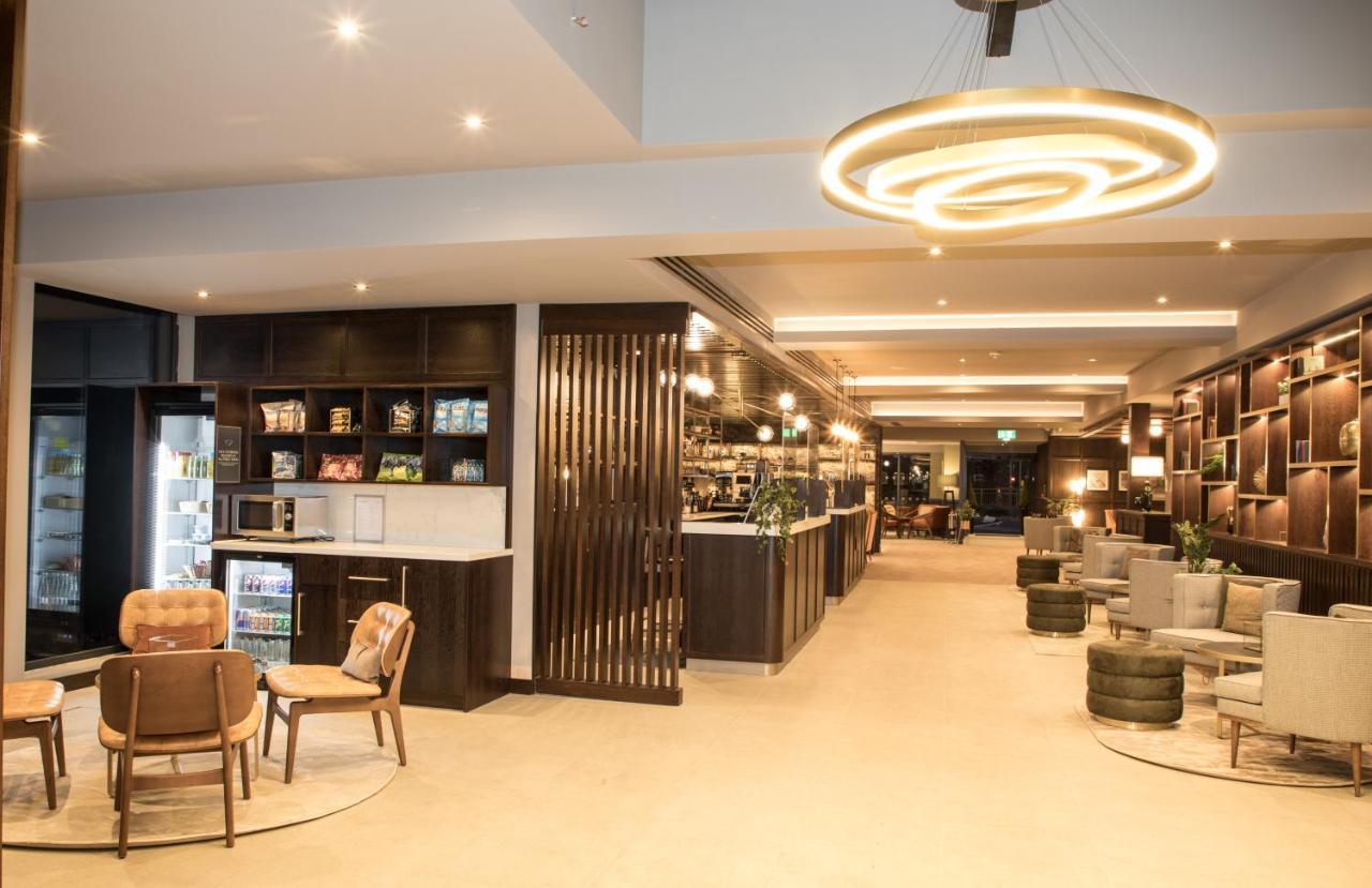 Four Points By Sheraton London Gatwick Airport 霍利 外观 照片