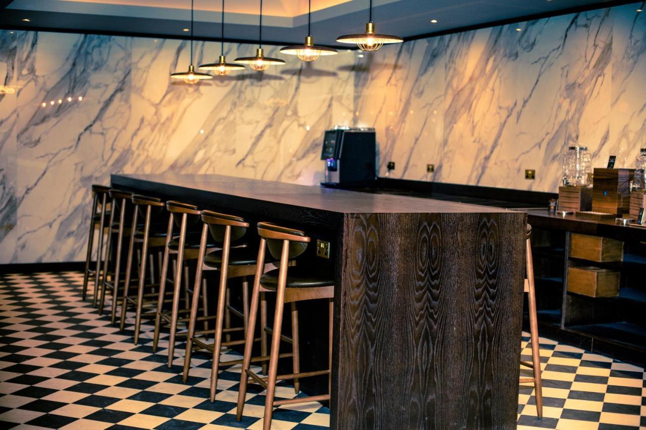 Four Points By Sheraton London Gatwick Airport 霍利 外观 照片