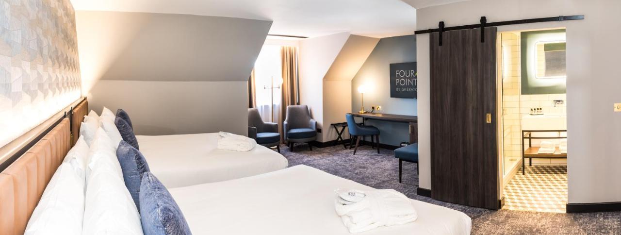 Four Points By Sheraton London Gatwick Airport 霍利 外观 照片
