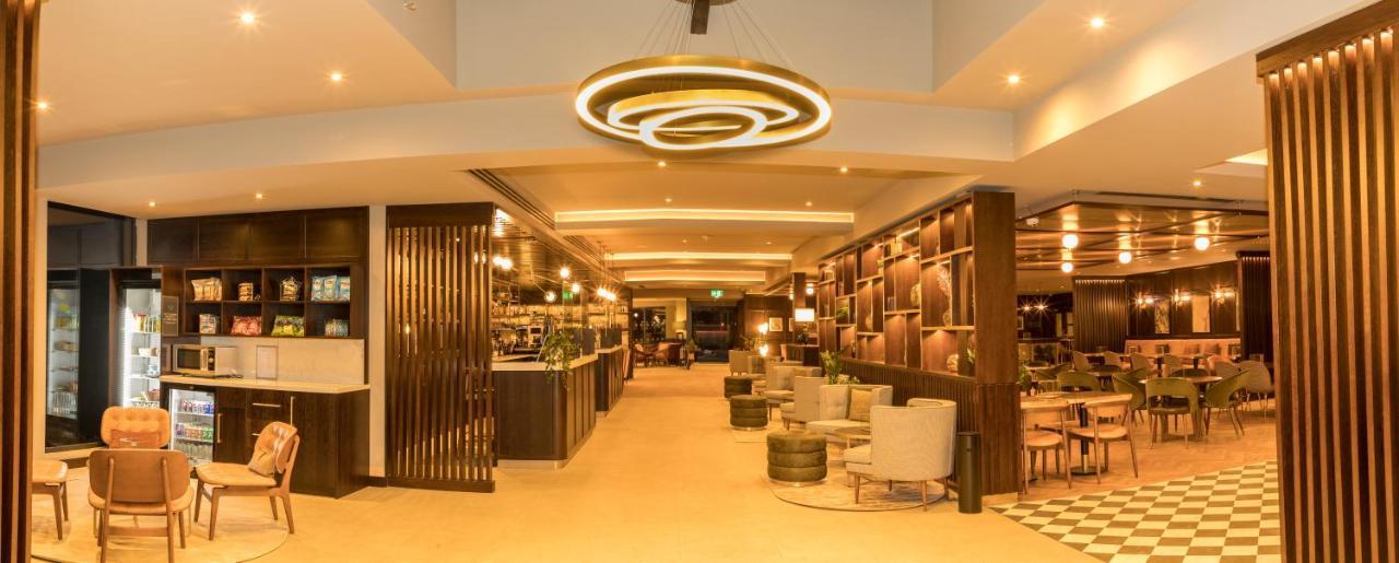 Four Points By Sheraton London Gatwick Airport 霍利 外观 照片