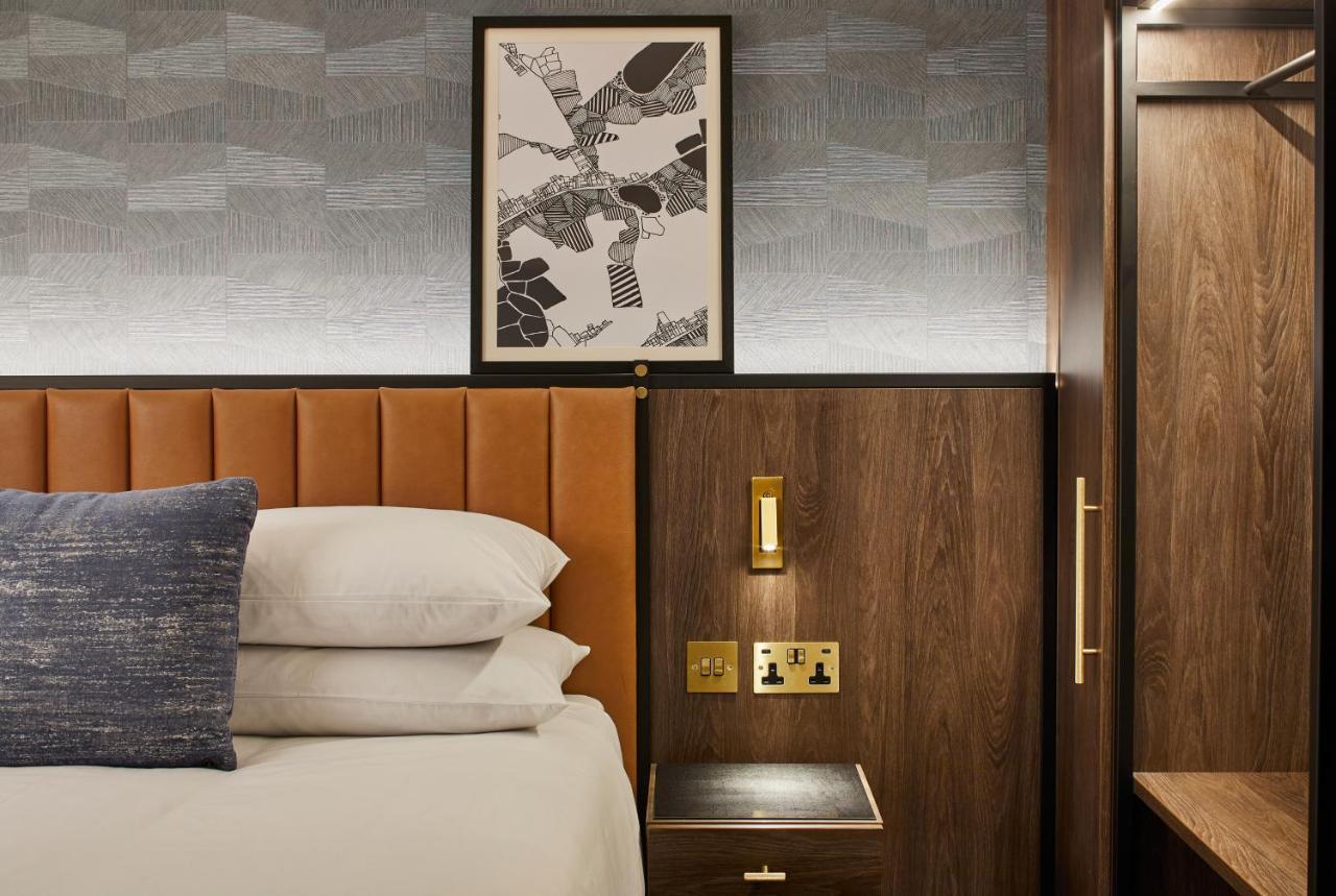 Four Points By Sheraton London Gatwick Airport 霍利 外观 照片