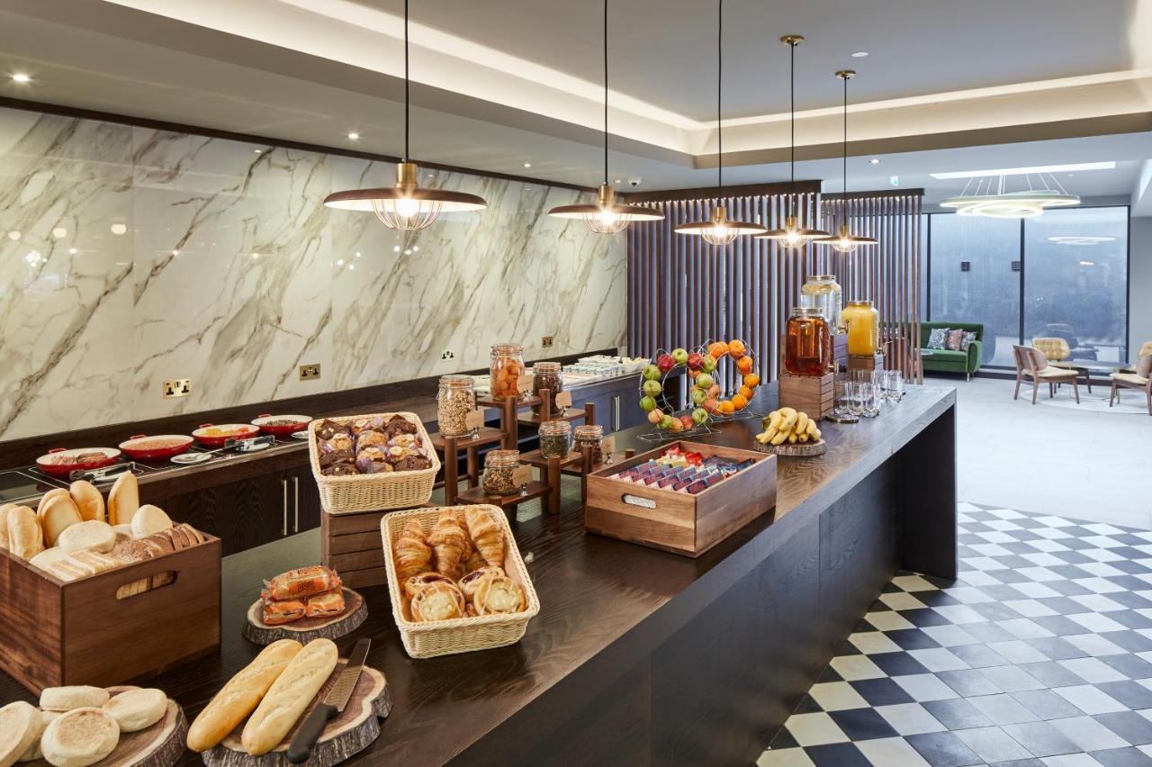 Four Points By Sheraton London Gatwick Airport 霍利 外观 照片