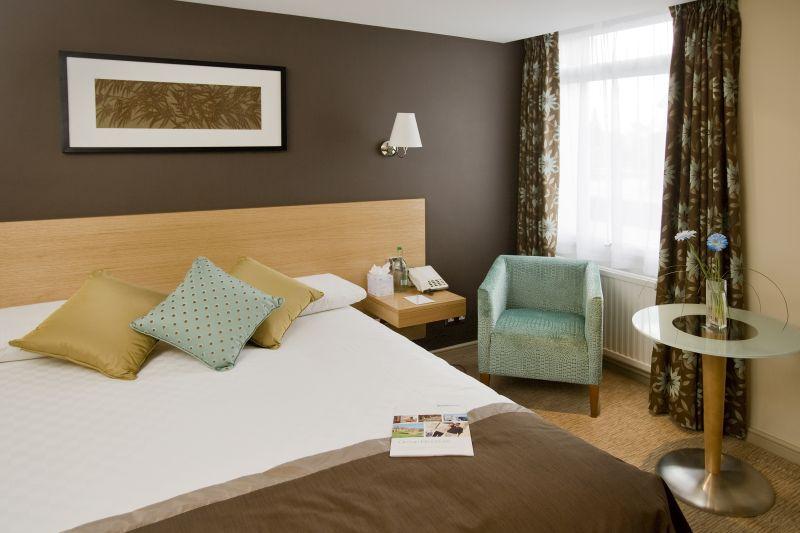 Four Points By Sheraton London Gatwick Airport 霍利 外观 照片